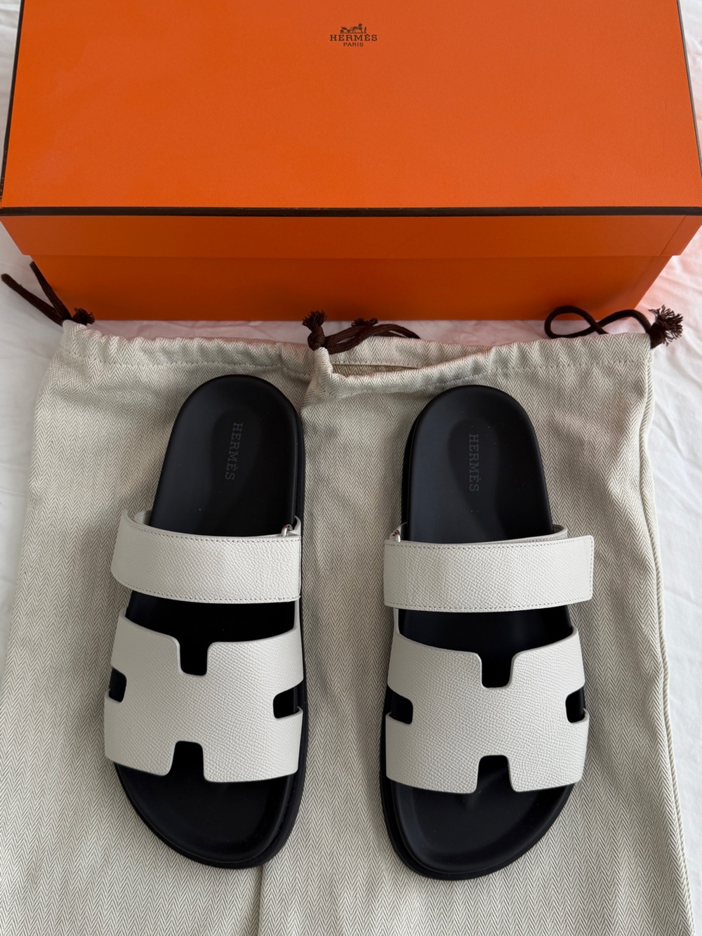 Hermès Chypre sandal Beige Glaise
Size: 40